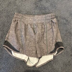 lululemon heathered grey hotty hot 4” short